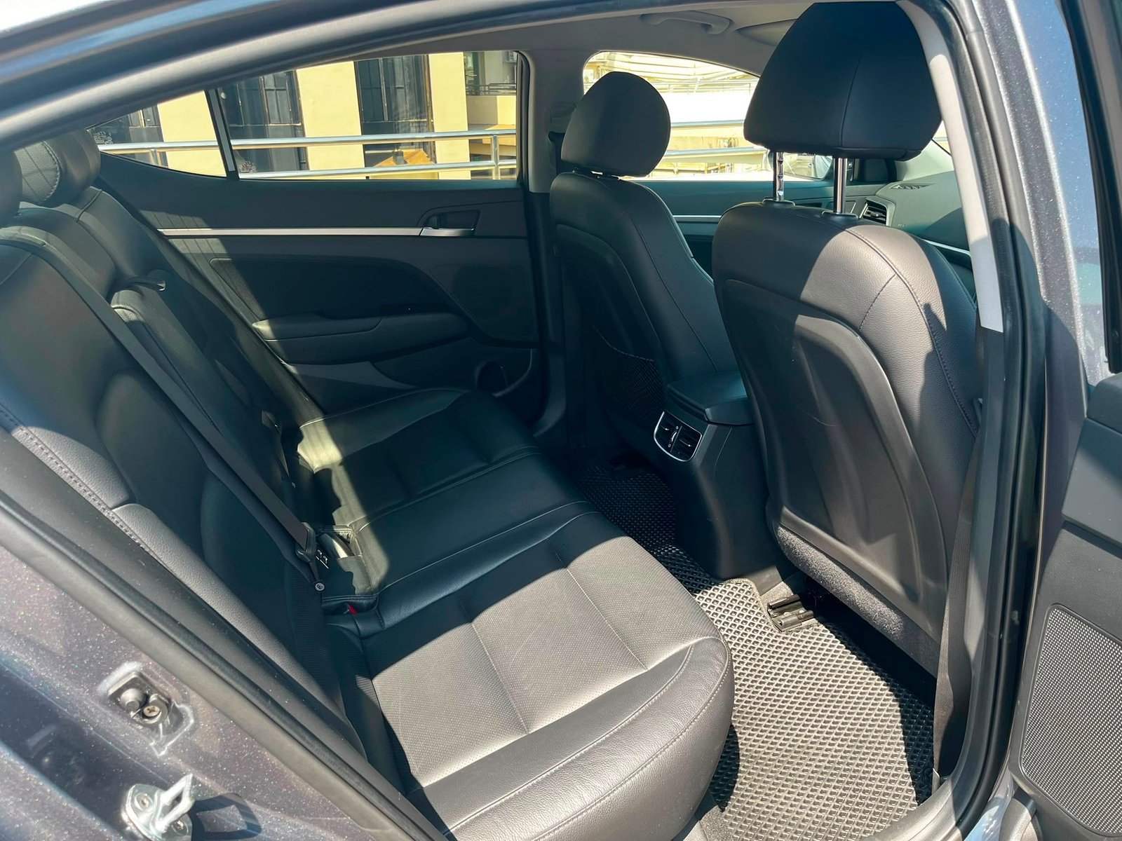 Hyundai Avante 1.6 GLS photo 8